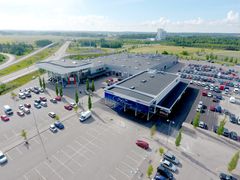 Hämeenmaan omistamalla Vesijärven Auto Oy:llä on liiketoimintaa kolmessa kaupungissa ja viidessä eri autotalossa. Kuvassa Lahdessa toimivat Vesijärven Auto ja FordStore Lahti.