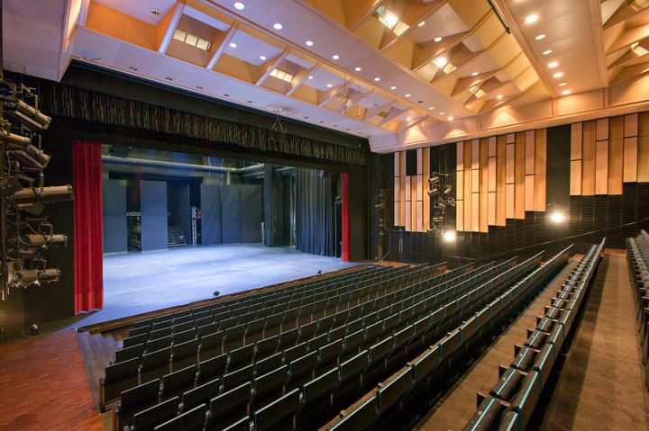 Kuvassa Vaasan kaupunginteatterin suuri näyttämö, Romeo. Kuva: Vaasan kaupunginteatteri/Jyrki Tervo