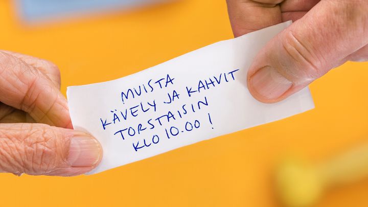 Helsingin kirjastot ja liikuntapalvelut liikuttavat ikäihmisiä ja tarjoavat kahvit elokuussa. Kuva: Mikael Ahlfors/Helsingin kaupunki