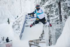 Suomen Linus Ollikainen kaatui näyttävän lentonsa päätteeksi eikä päässyt jatkoon omassa puolivälierässään juniorikilpailussa.
Photocredit: Red Bull Content Pool / Victor Engström