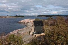 Saaristomeren kätkössä sijaitsevalla pienellä saarella ei ole muita, vaan vierailijat saavat nauttia eksklusiivisesta yksinäisyydestä. Kun ui alasti viereiselle luodolle, ei kukaan ole näkemässä. Kuvat ovat vapaasti julkaistavissa.