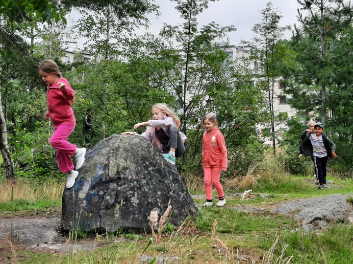 Ihan sama? –taideleireillä kesäkuussa tutustutaan omaan ympäristöön. Kuva: Anne Pietarinen.