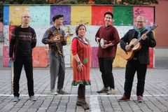 Caisa’s art gift package features a concert by Ulla Pirttijärvi & Ulda ensemble, Gávcci jagiáiggi – Kahdeksan vuodenaikaa – Eight seasons, held on Musiikkitalo’s terrace on 17 August. Photo: Maarit Kytöharju.