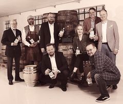 Tislaamon tiimi ja palkittu Readers´gin