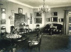 Familjen Tikanojas sal 1927. Tikanojas konsthems arkiv
