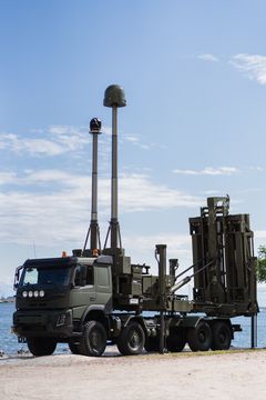 Finnish Land Ceptor -ilmatorjuntajärjestelmä Kaivopuistossa. Kuvaaja Paavo Pykäläinen