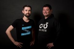 ArcticStartup muuttaa innovaatiotalo Epicenter Helsingin tiloihin. Kuvassa ArcticStartupin toimitusjohtaja Dmitri Sarle ja innovaatiojohtaja Jan Ameri.