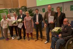 Keski-Uudenmaan Kasvupolun voittajat Pentisol Oy, MotoCut Oy sekä eritysmaininnan saanut Bailamama Finland. Keskellä tuomaristossa olleet Elina Pekkarinen Keukesta sekä sarjayrittäjä Ilkka O. Lavas.