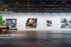 Brandon Lipchik: målningar, 2019–21. © Paula Virta / EMMA – Esbo moderna konstmuseum.