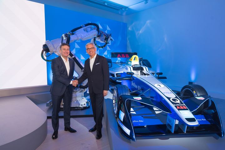 ABB ja sähköinen Formula E -sarja ovat solmineet uraauurtavan kumppanuuden tulevaisuuden sähköisen liikenteen kehittämiseksi. Kuvassa Ulrich Spiesshofer, ABB:n pääjohtaja ja Alejandro Agag, Formula E:n perustaja ja pääjohtaja.