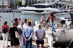 The Helsinki Boat-Afloat Show provides a unique setting for exhibiting sailboats, as the boats can be displayed in their own element, ready for sailing with the masts, sails and lines in place.