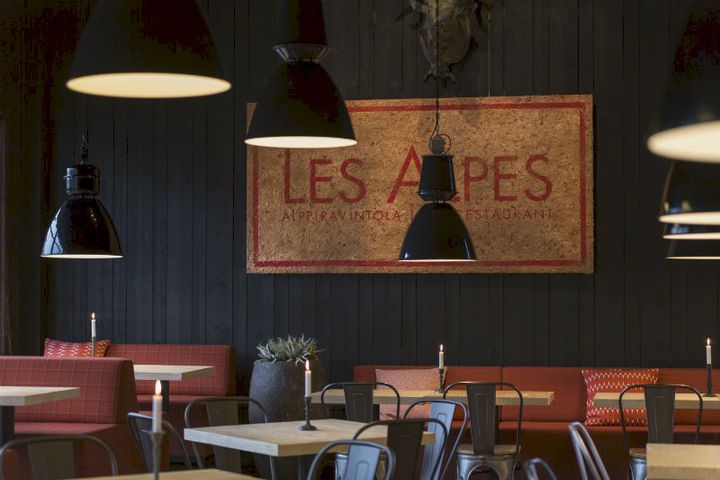 Les Alpes avautuu Rukan kylän ytimeen perjantaina 6.11. Kuva: Kim Ekman / Vision51