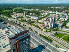 Yksi kilpailun tavoite on yhdistää radan pohjois- ja eteläpuoli yhtenäiseksi keskusta-alueeksi. Kuva: Taneli Lahtinen