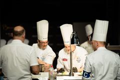 Johan Kurkela, Ismo Sipeläinen ja Tommi Tuominen Lyonissa Bocuse d'Or -loppukilpailuissa 2019.
Kuva Kim Öhman