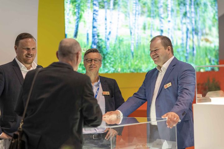 PulPaper 2022: hyviä kontakteja. Kuva: Pekka Hannila.