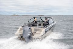 The fourth-generation Buster Magnum is clearly larger than its predecessor: Hull length has been increased by 30 cm and inside width by 20 cm. With its modern and sleek design, the newcomer strongly resembles its bigger sister model, the Phantom.