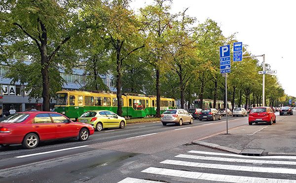 Mäkelänkadun ruuhkaa 2018.Kuva: kaupunkiympäristön aineistopankki.