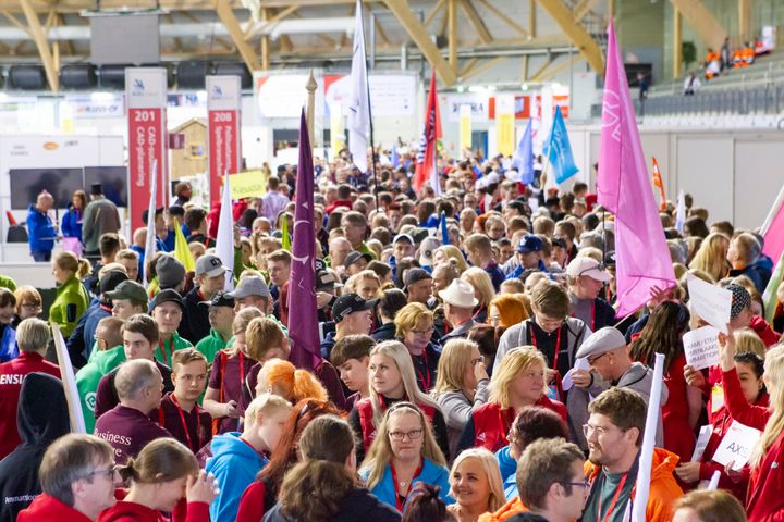 Taitaja2019-kilpailuun osallistuu noin 350 kilpailijaa ammatillisista oppilaitoksista ympäri Suomen. Maanantain avajaisissa nuoret kokoontuivat avajaismarssiin. Kuva Piia Kinnunen / Riveria / Skills Finland.