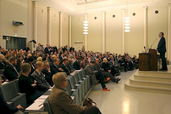 Emeritusprofessori Matti Mikkola Helsingin yliopistosta vastasi yleisön kysymyksiin.