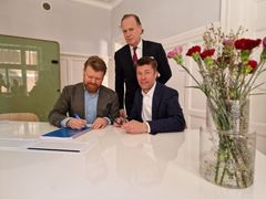 NHG acquires Precuris. Signing with Magnus Gink, CEO NHG Sweden, Vesa Kämäräinen, cofounder and board member NHG and Preben Andreassen, CEO Precuris.