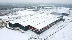 LapWallin kattoelementeillä aiemmin tänä vuonna toteutettu Nordec Oy:n logistiikkakohde Nurmijärvellä. Kuva: LapWall Oyj / Saku Allén