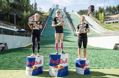 Red Bull 400 -kisan naisten sarjan voitti Laura Manninen, toiseksi Mila Koljonen ja kolmanneksi Nella Tamminen. Kuva Victor Engström/Red Bull Content Pool