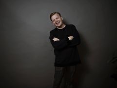 Viulisti Pekka Kuusisto esiintyy Radion sinfoniaorkesterin kanssa Tampere-talossa keskiviikkona 24.8.2022. Kuva: Kaapo Kamu