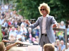 Santtu-Matias Rouvali Puistokonsertissa, © Tampere-talon kuva-arkisto