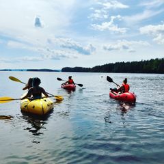 Packraftingiä Pielisellä. Kuva Katariina Rantalaiho, Seikkailuyhtiö Vaara