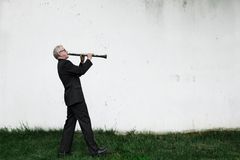 Osmo Vänskä taituroi sekä klarinetistina että kapellimestarina Naantalin Musiikkijuhlilla kesäkuussa. Kuva: Lisa-Marie Mazzucco