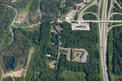 HSY:n Ruskeasannan Sortti-aseman sijainnin havainnekuva, oikealla Tuusulanväylä