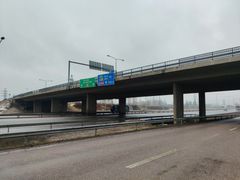 Viadukten vid Luftfartsvägen går över Tusbyleden.