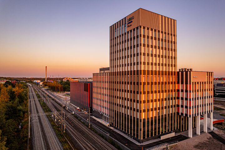 Varman ostamat vastavalmistuneet OOPS-toimistotalot Espoon Leppävaarassa. NCC jatkaa OOPS'in seuraavien vaiheiden kehittämistä.