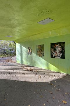 Kati Immonen, Muistomerkki, 2022. EMMA-kokoelma / Matinkylän taidetunnelit, Viljonpolku. © Paula Virta / EMMA – Espoon modernin taiteen museo.