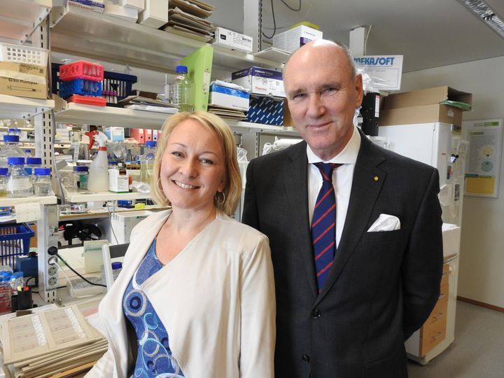 Anu Wartiovaara ja Christian Elfving. Kuva: Helena Hiltunen/Helsingin yliopisto