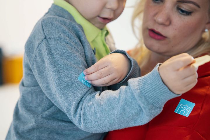 Seikkailuopastuksen jälkeen on mahdollisuus mennä katsomaan lastennäytelmää Vaasan kaupunginteatteriin. Kuva: Vaasan kaupunki / Christoffer Björklund