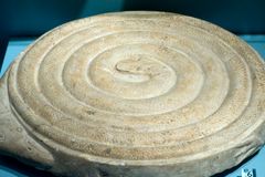 Mehen, 5000 vuotta vanha egyptiläinen monen pelaajan käärmepeli.
