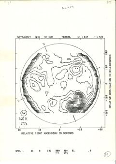 Kuvassa ensimmäinen julkaistu Auringon radiokartta syyskuulta 1978. Auringon radiokartta on radioteleskoopilla eli radiotaajuuksilla havaittu Auringon pinnan yksityiskohtainen tarkkuuskartta, josta voidaan nähdä yksityiskohtaisia rakenteita. Käytetyllä radiotaajuudella (37 GHz) ei havaita kuitenkaan Auringon pintaa eli niin sanottua fotosfääriä vaan muutaman tuhannen kilometrin korkeudella oleva kromosfääri. Radiotaajuuksilla havaitaan siis hieman suurempi Aurinko kuin kaukoputkella. Kuva: Metsähovi