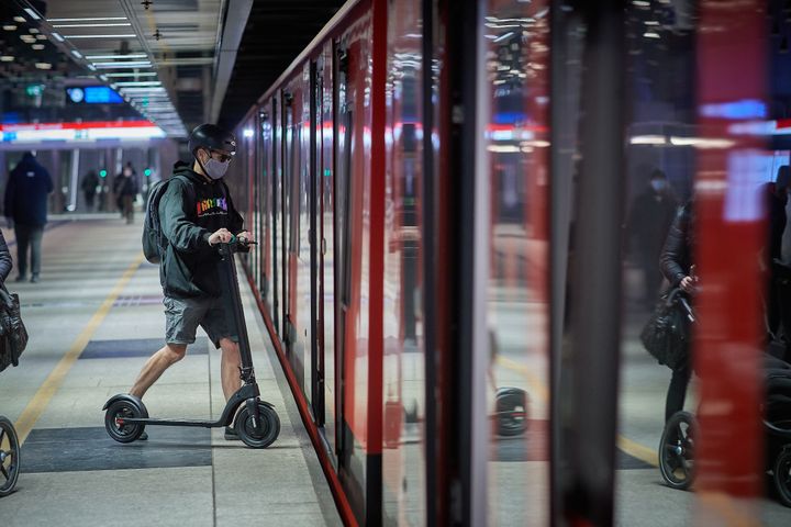 Augment.eco -sähköskuutti on konkreettinen osa sujuvaa joukkoliikennettä. Kuva: Keke Leppälä, Augment