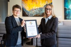 Kerttu Tarjamo (vasemmalla) ja Sirkku Pohja. Kuva Helena Hagberg/TEK