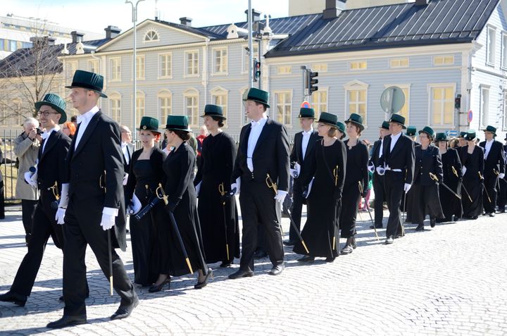 Promootiokulkue Oulun keskustassa vuonna 2017.