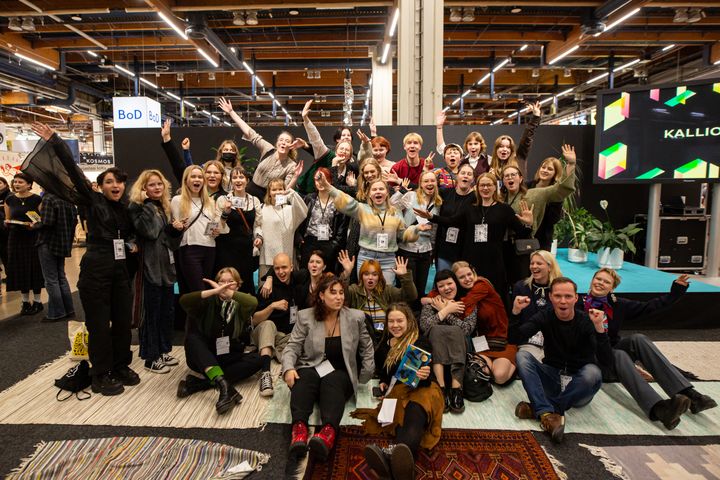 KirjaKallion tiimi Helsingin Kirjamessuilla 2022. Kuva: Emmi Kähkönen