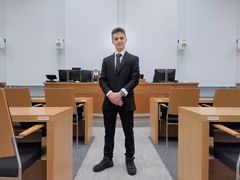 Mustafa Salih, 16, on Vaasan nuorisovaltuuston edustaja kaupunginvaltuustossa. Kuva: Vaasan kaupunki / Susanna Saari