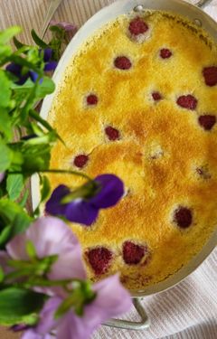 Ranskalainen marjapannari Clafoutis. Resepti: Heidi Siivonen. Kuva: Heidi Siivonen.