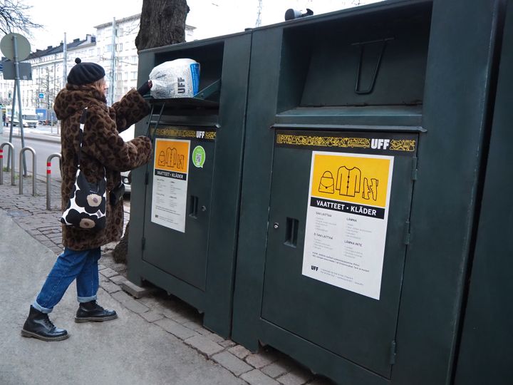 UFF:n vaatekeräykseen lahjoitettiin viime vuonna yli 14 miljoonaa kiloa vaatteita .
