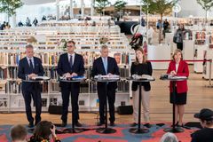 Hallituspuolueiden puheenjohtajat hallitusohjelman julkistustilaisuudessa keskustakirjasto Oodissa.