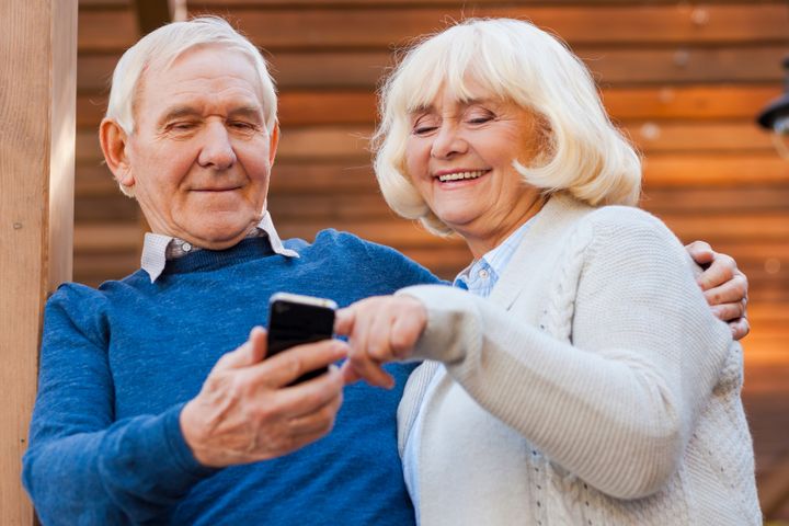 Senioritalojen asukkaiden ja kotona asuvien iäkkäiden henkilöiden terveyttä ja toimintakykyä on vertailtu aiemmin tutkimuksissa hyvin vähän.