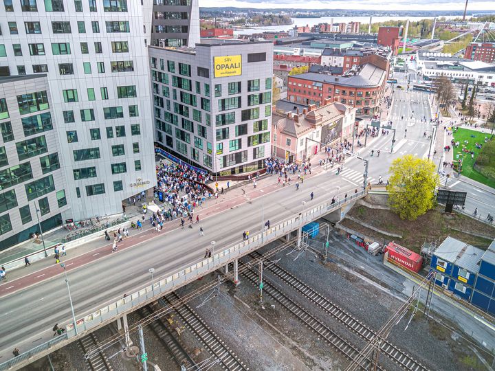 Kisayleisöä saapumassa Nokia Areenalle. Kuva: Skyfox Marko Kallio, Tampereen kaupunki