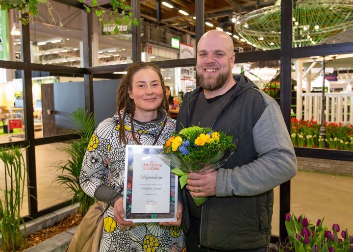 Heikkilän juustolan tilalliset Annika Heikkilä ja Pekka Moisio palkittiin viime keväänä Vuoden 2019 lähiruokateko -palkinnolla.(Kuva: Messukeskus)