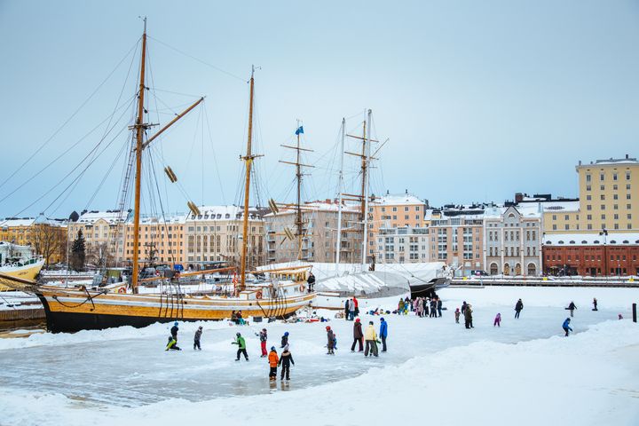 Helsingin kaupunki tarjoaa 20.–26.2. kymmeniä maksuttomia lasten ja nuorten talvilomatapahtumia ympäri kaupunkia. Kuva: Jussi Hellsten.